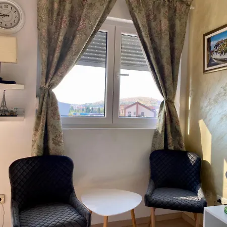 City Rooms Podgorica ゲストハウス 3*