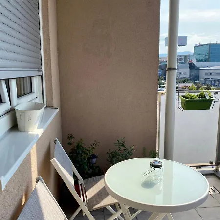 City Rooms Podgorica ゲストハウス 3*